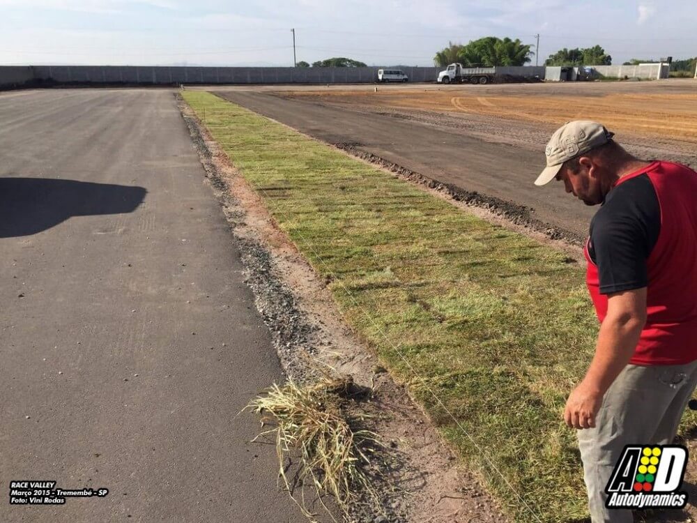 Race Valley - Como é a pista de arrancada em Tremembé - Competição de carros  de corrida no autódromo 